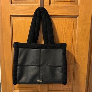 Chic Black Tote Bag with Plush Faux Fur